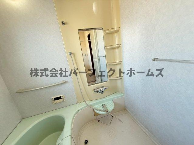 津田東町3丁目戸建　賃貸の浴室|落ち着いた空間のお風呂です