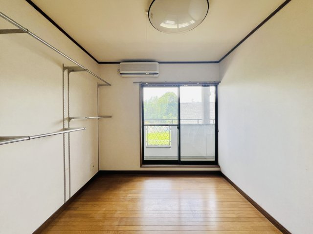 高崎市高浜町の洋室|お子様の一人部屋デビューにも最適♪