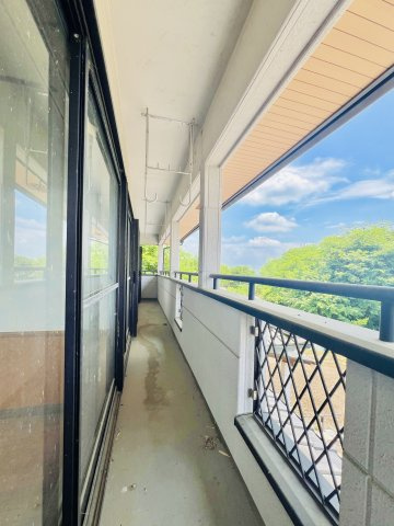 高崎市高浜町のバルコニー|3部屋から行き来できる続きバルコニー♪