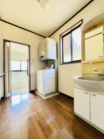 高崎市高浜町の洗面所|広々とした洗面脱衣所！！