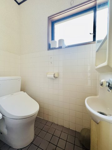 高崎市高浜町のトイレ|清潔感のあるシンプルなトイレ。