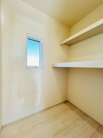 高崎片岡の収納|片付けやすい棚付きのストレージルーム