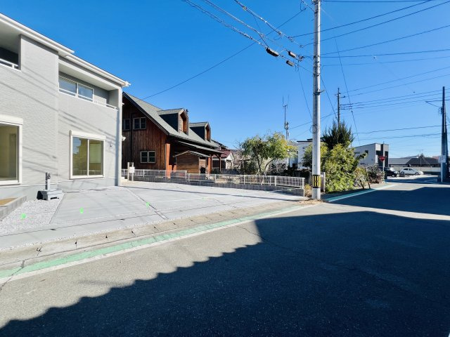 高崎片岡の前面道路含む現地写真|車の通りも少なく駐車も楽々♪
