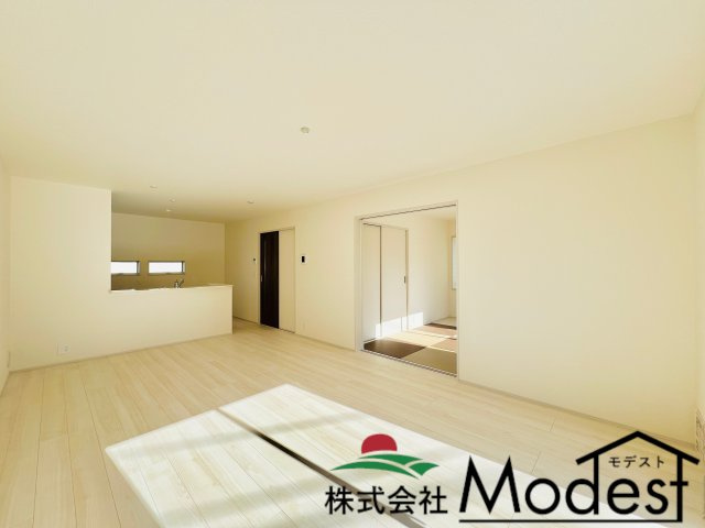 高崎片岡の居間・リビング|家具の配置も考えやすく、ご家族も自然と集まるリビング♪