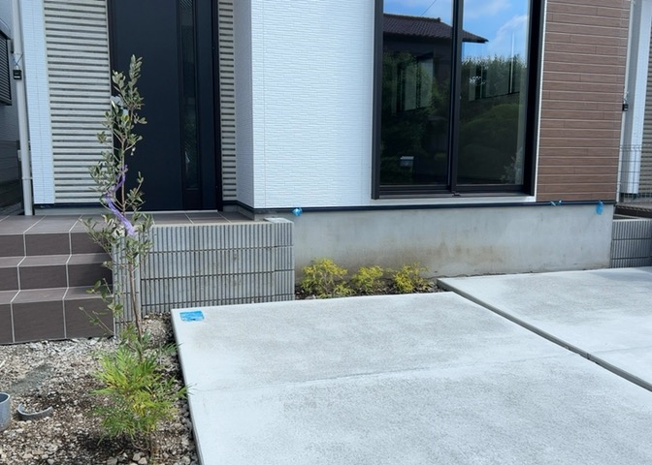 【構造・工法・仕様】 | 木造住宅とは土台、壁、柱など建築物の強度を支える構造体の材に木が使用されている構造を指します。構造体は建物の自重を支えるだけではなく風圧や水圧、積裁荷重などあらゆる衝撃に耐えるための基礎です。