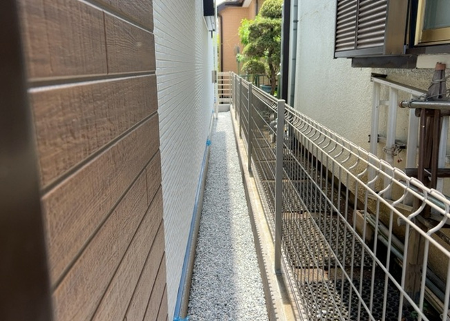 【庭】 | 庭があることでガーデニングや家庭菜園はもちろん、こどもの遊び場やペットを放して遊ぶことができます。また、家の周囲に余裕があるということです。隣地との間があれば、十分な日当たりと、風通しが確保できます。