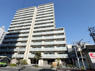 【外観】 | 青空によく映える建物です。手入れの行き届いた外壁やマンション正面エントランスなど、綺麗な姿をぜひ一度、現地にてご覧ください。～即日のご見学可能～　お問合せはお気軽にどうぞ。
