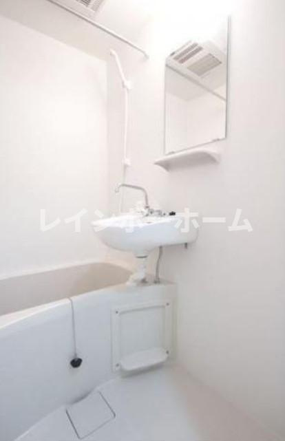 ブリリアント北千住の浴室