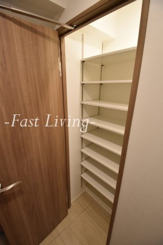 THE　AXIS　KOJIMACHIの玄関