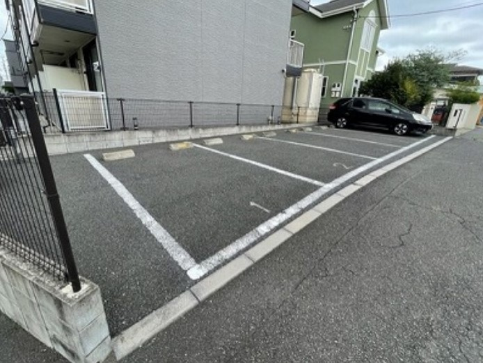 ソネットアルブルの駐車場