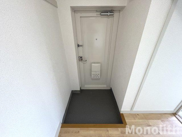 鶴山台36号棟の玄関