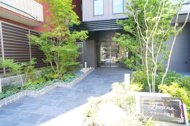 ラヴィーナ奈良のエントランス