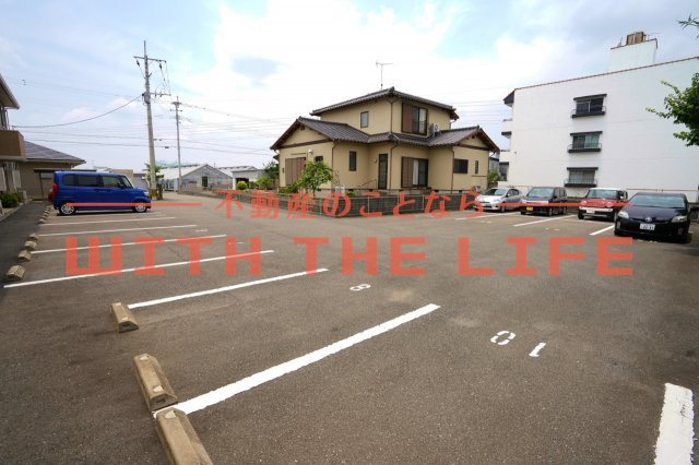 エトワールⅡ【キャッシュバック対象物件】の駐車場|駐車場があります