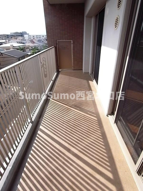 甲子園三番町ハイツのバルコニー