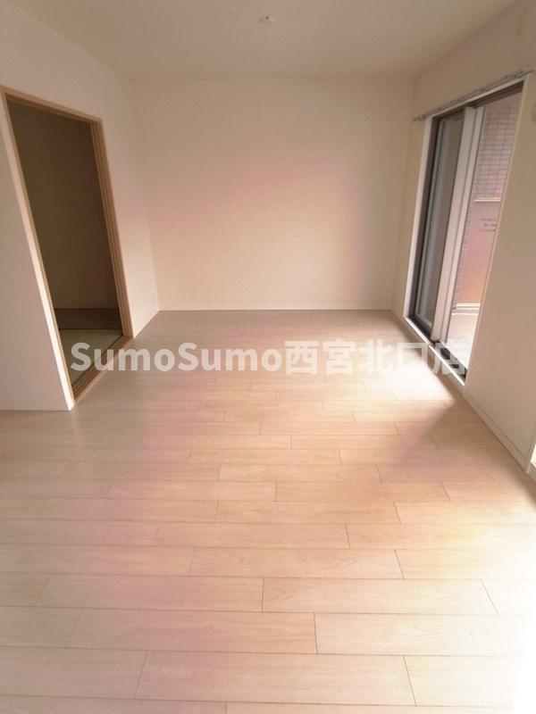 甲子園三番町ハイツの居間・リビング