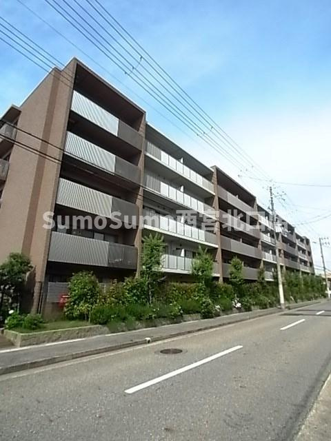 甲子園三番町ハイツの外観