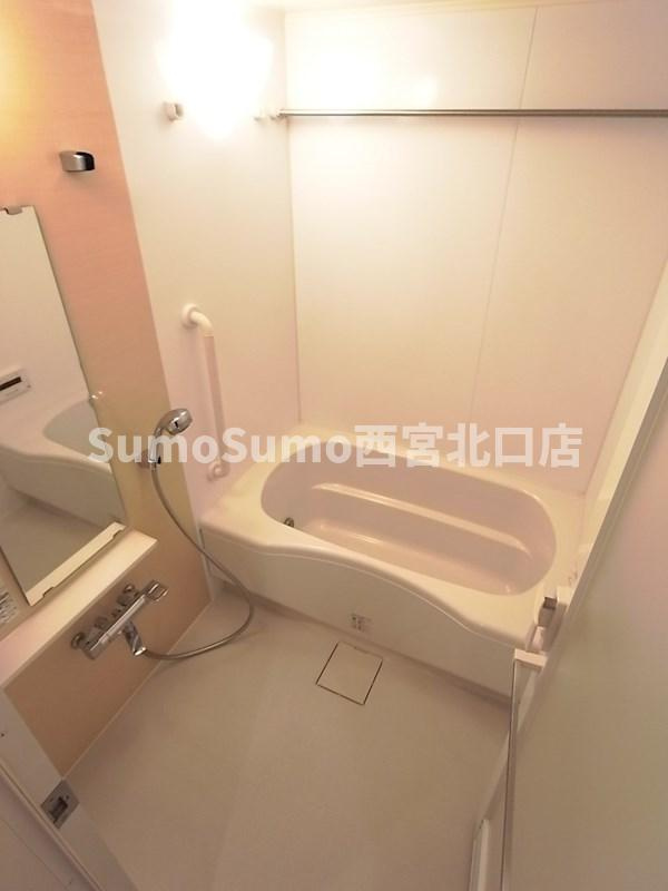 甲子園三番町ハイツの浴室