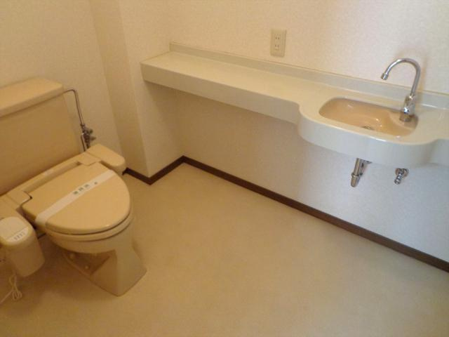 鶴舞4丁目戸建貸家のトイレ|1階トイレ