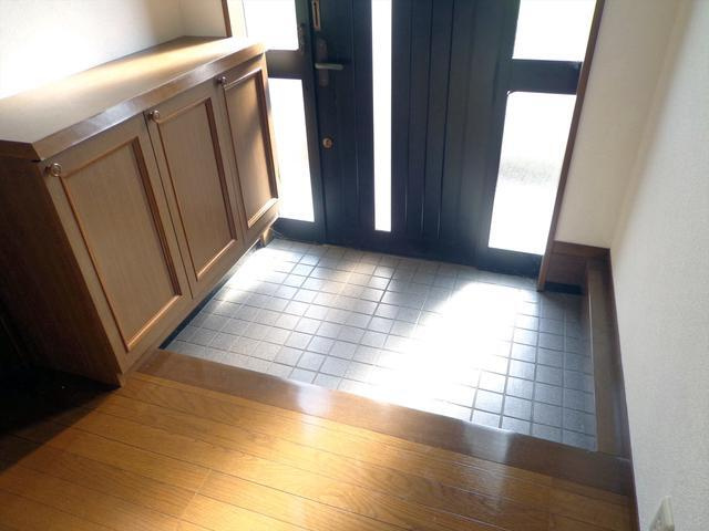 鶴舞4丁目戸建貸家の玄関