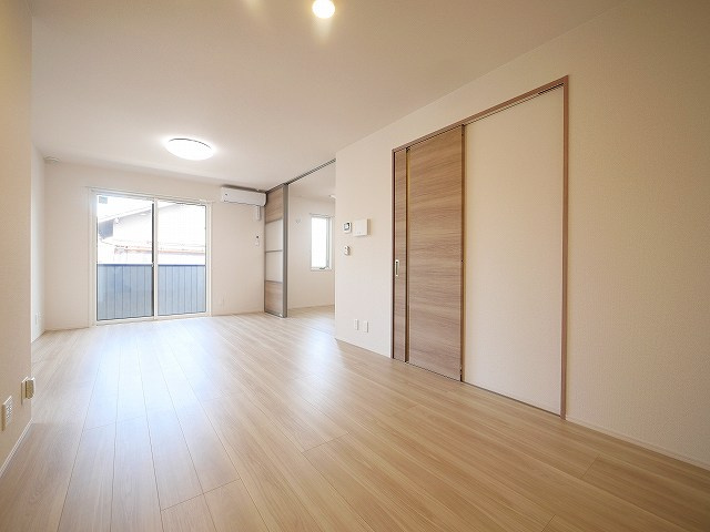 Villa Calmaの内装|明るい色調の室内です