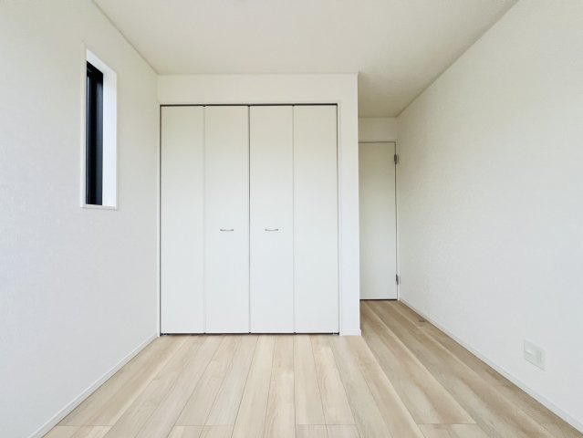 碧南市鴻島町四丁目81番1、81番2『仲介手数料無料』新築戸建ての洋室