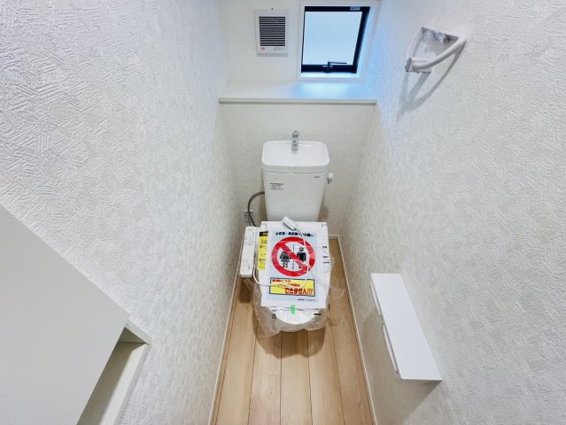 碧南市鴻島町四丁目81番1、81番2『仲介手数料無料』新築戸建てのトイレ