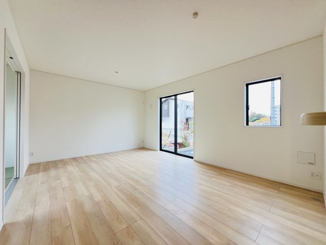 碧南市鴻島町四丁目81番1、81番2『仲介手数料無料』新築戸建ての居間・リビング