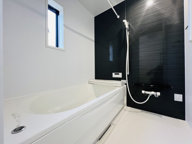 碧南市鴻島町四丁目81番1、81番2『仲介手数料無料』新築戸建ての浴室