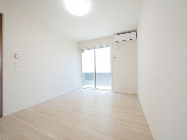 Villa Calmaの寝室|落ち着いて過ごせるお部屋なので、寝室にいかがでしょうか