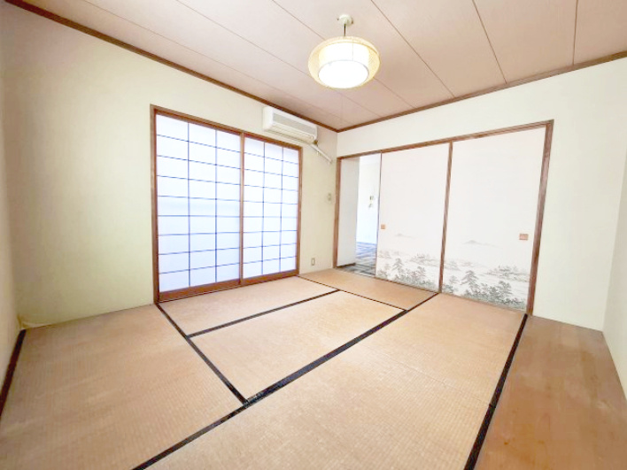 シティパル岳美　静岡市葵区岳美の和室|和室の端には、板張りのタンス置き場もございます！畳を痛めません。