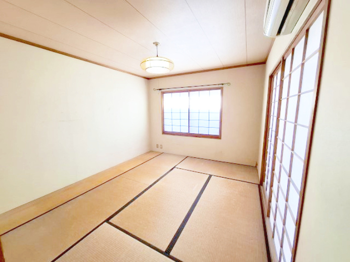 シティパル岳美　静岡市葵区岳美の和室|2面採光で風通しの良い明るい和室です。