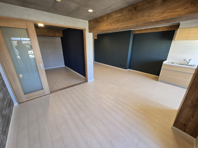 プランタンビルの居間・リビング|約21.3帖のLDKです。