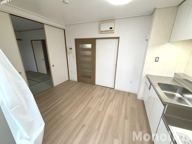 和泉市鶴山台２丁目の賃貸マンションの居間・リビング