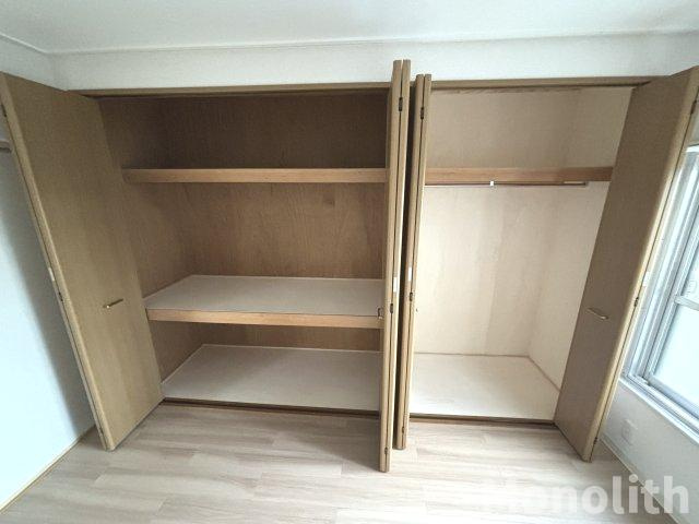 和泉市鶴山台２丁目の賃貸マンションの収納