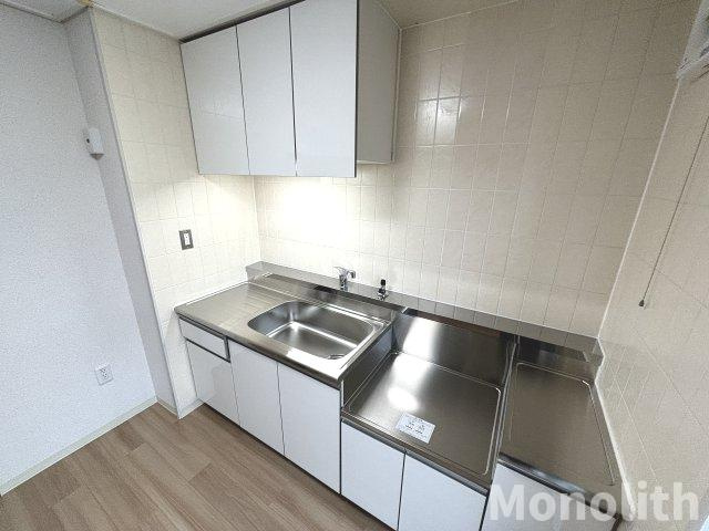 和泉市鶴山台２丁目の賃貸マンションのキッチン