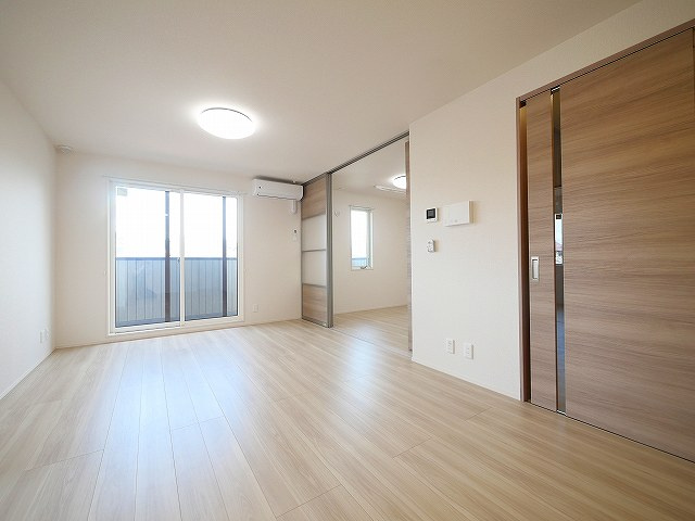 Villa Calmaの内装|明るい色調の室内です