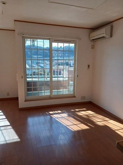 【居間・リビング】 | 明るいリビング、広々したLDK13.2帖