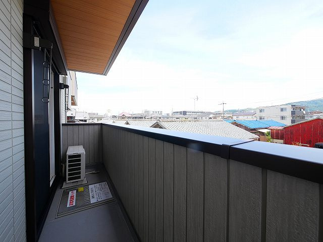 Villa Calmaのバルコニー|暖かな日差しのふりそそぐバルコニー