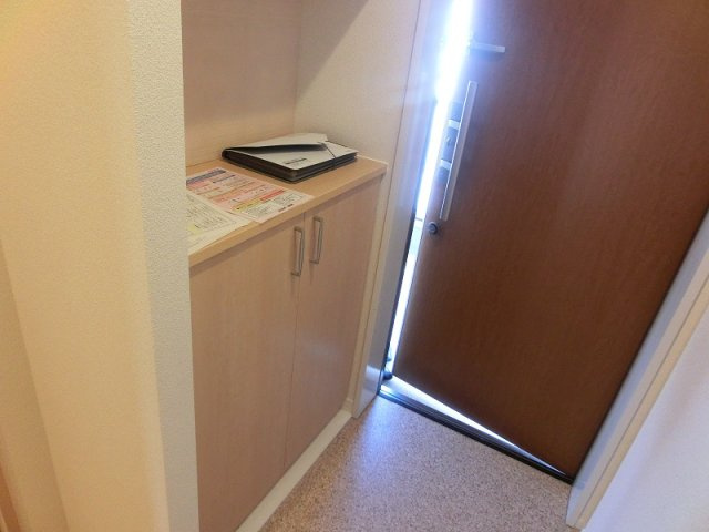 シャーメゾンコンフォート八戸ノ里B棟の玄関