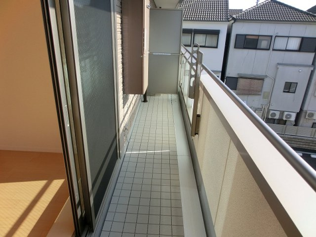 シャーメゾンコンフォート八戸ノ里B棟のバルコニー