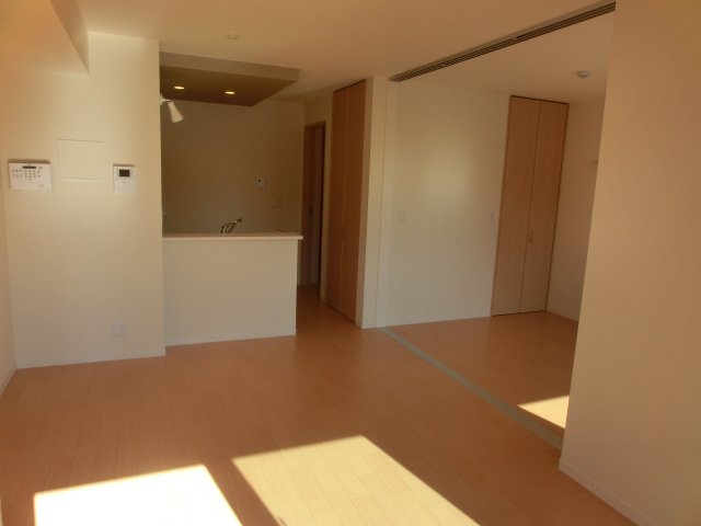 シャーメゾンコンフォート八戸ノ里B棟の居間・リビング