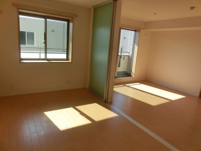 シャーメゾンコンフォート八戸ノ里B棟の居間・リビング