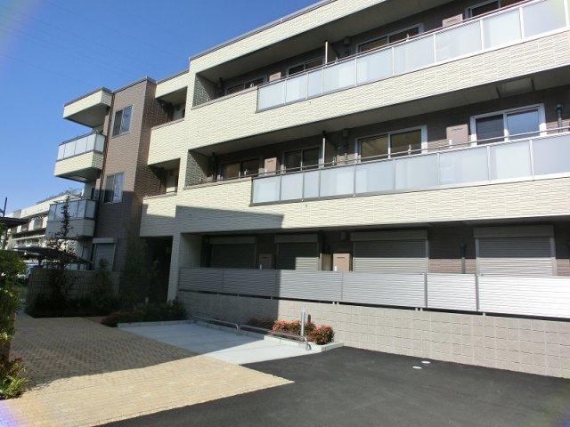 シャーメゾンコンフォート八戸ノ里B棟の外観