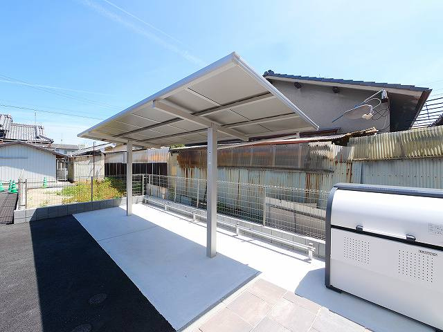 Villa Calmaのその他共用部分|屋根付きの駐輪場があります