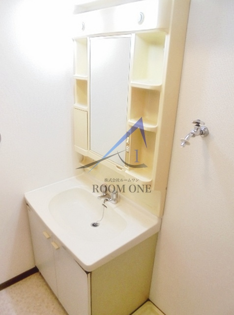 リバティー高橋の洗面所|独立洗面台です。