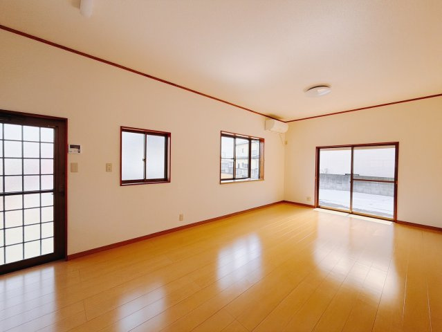 【中古戸建】桐生市新里町山上の居間・リビング|■リビング