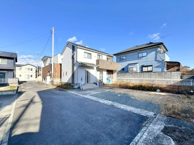 【中古戸建】桐生市広沢町3丁目の前面道路含む現地写真|■外観