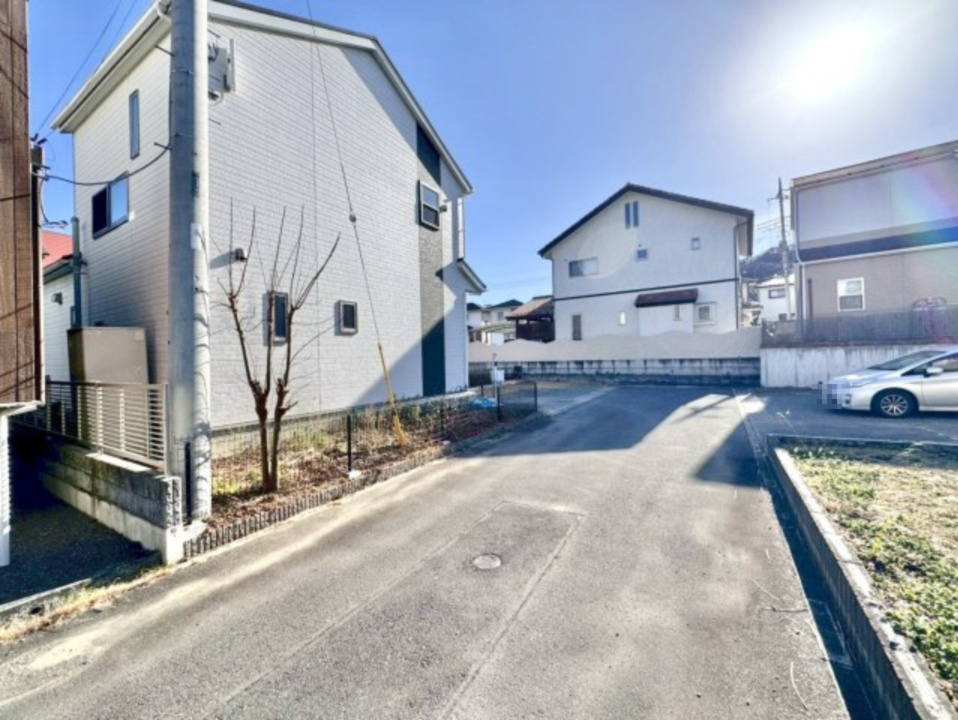 【中古戸建】桐生市広沢町3丁目の前面道路含む現地写真|■外観