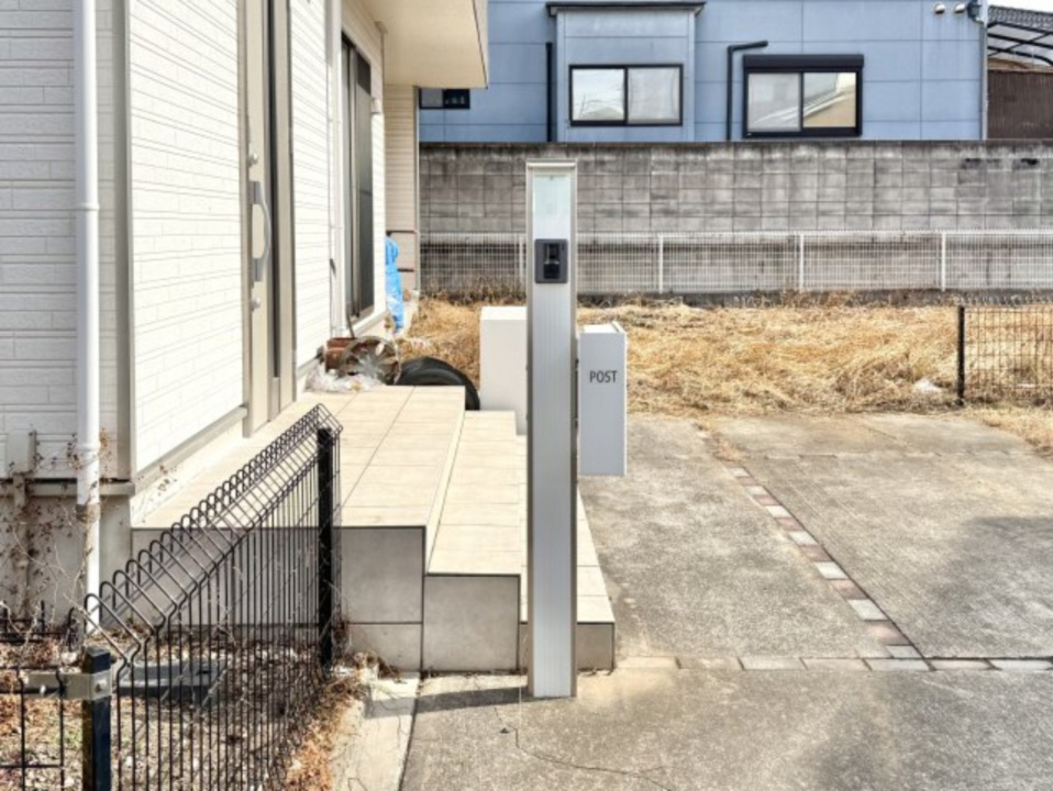 【中古戸建】桐生市広沢町3丁目の玄関|■外玄関