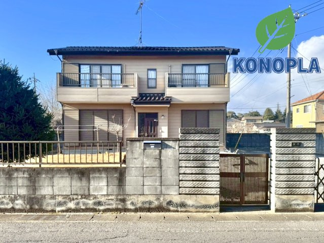 【中古戸建】館林市西高根町の外観|■外観｜塀や目隠しとなり、プライベート空間を守ります。防犯にもなり安心です♪
